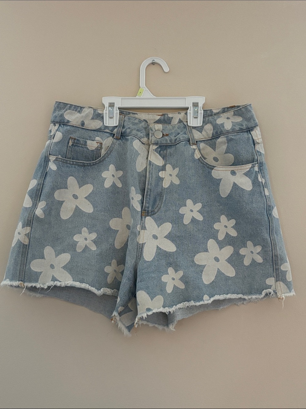 Sadie & Sage White Daisy Print Light Blue Denim Cutoff Shorts